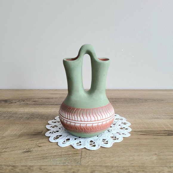 Navajo hand made pottery red clay wedding vase signed by artist. - Picture 2 of 9